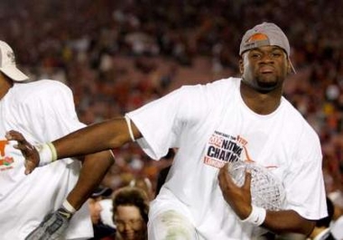 vince young heisman pose trophy